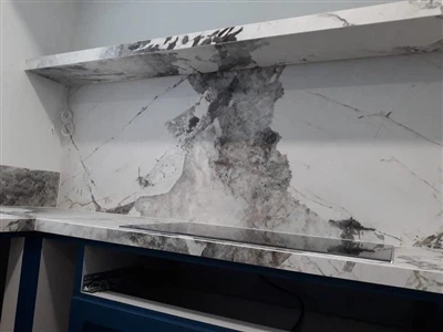Salpicadero de mármol en el baño en Singapur